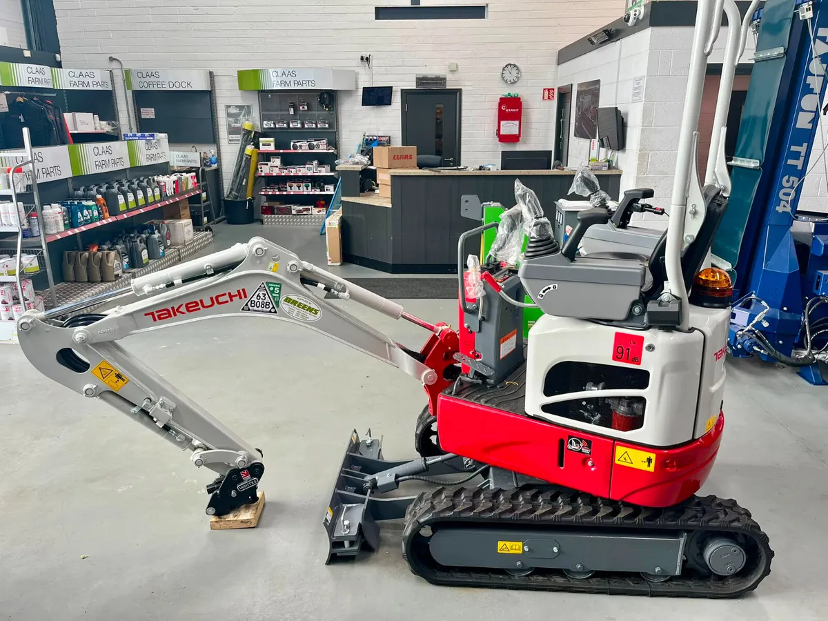 Takeuchi TB210R micro digger - Image 3