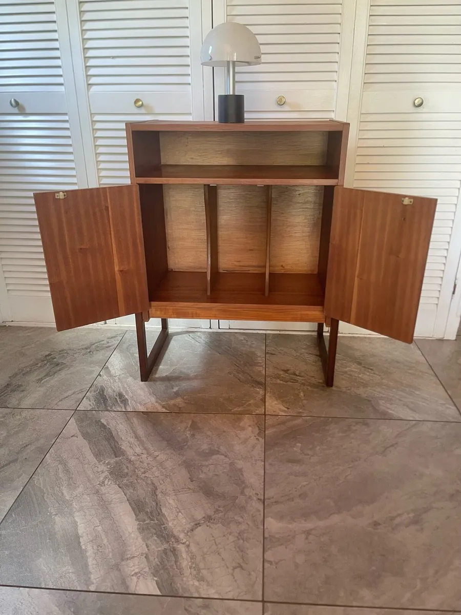 Mid century record cabinet - Image 1