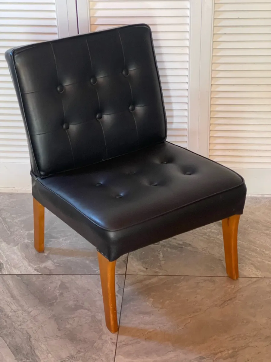 Mid century gallery chair - Image 1