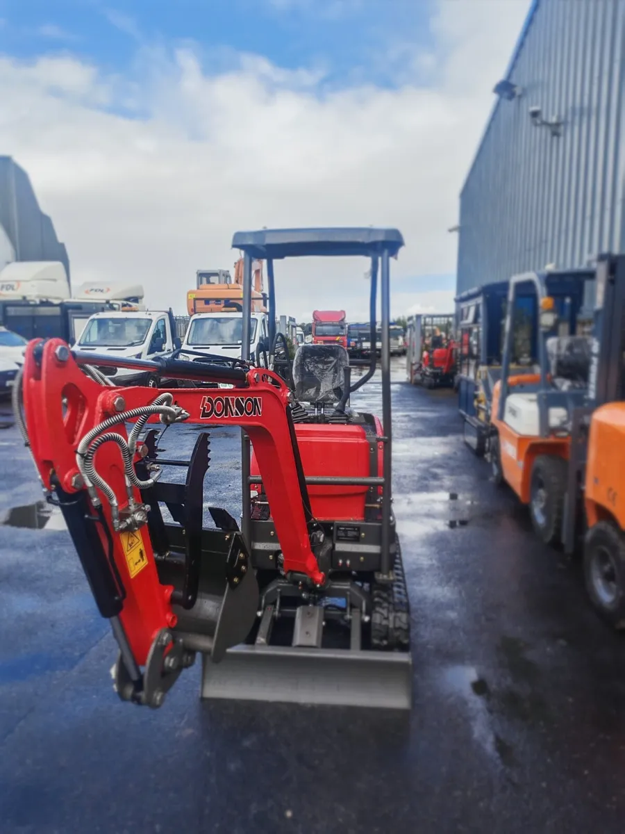 For Sale: Donson 1.5 Ton Mini Diggers - Image 3