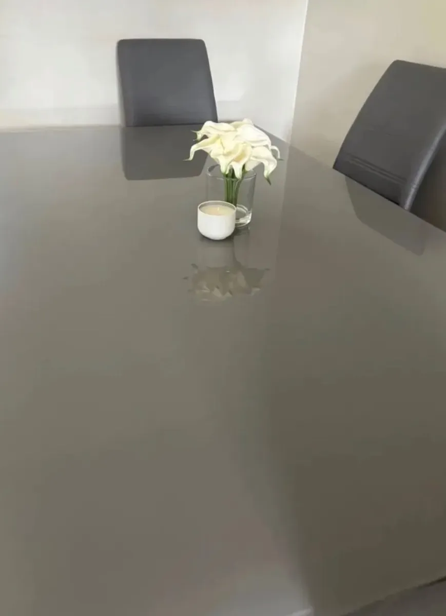 Dining table - Image 2