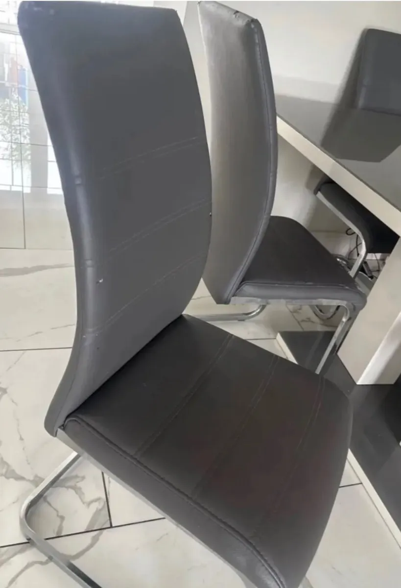 Dining table - Image 3