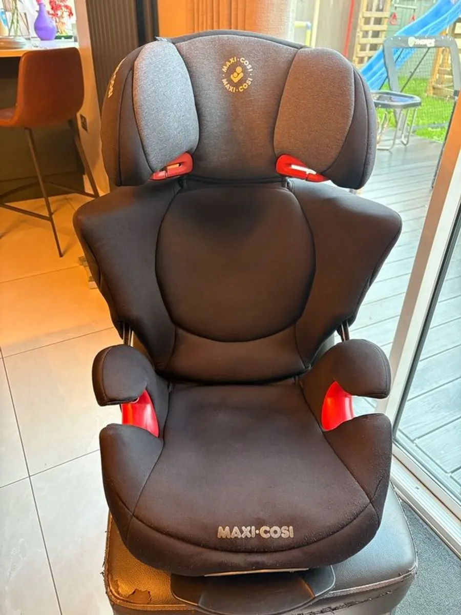 MaxiCosi Rodi Airprotect group2/3 car seat - Image 1