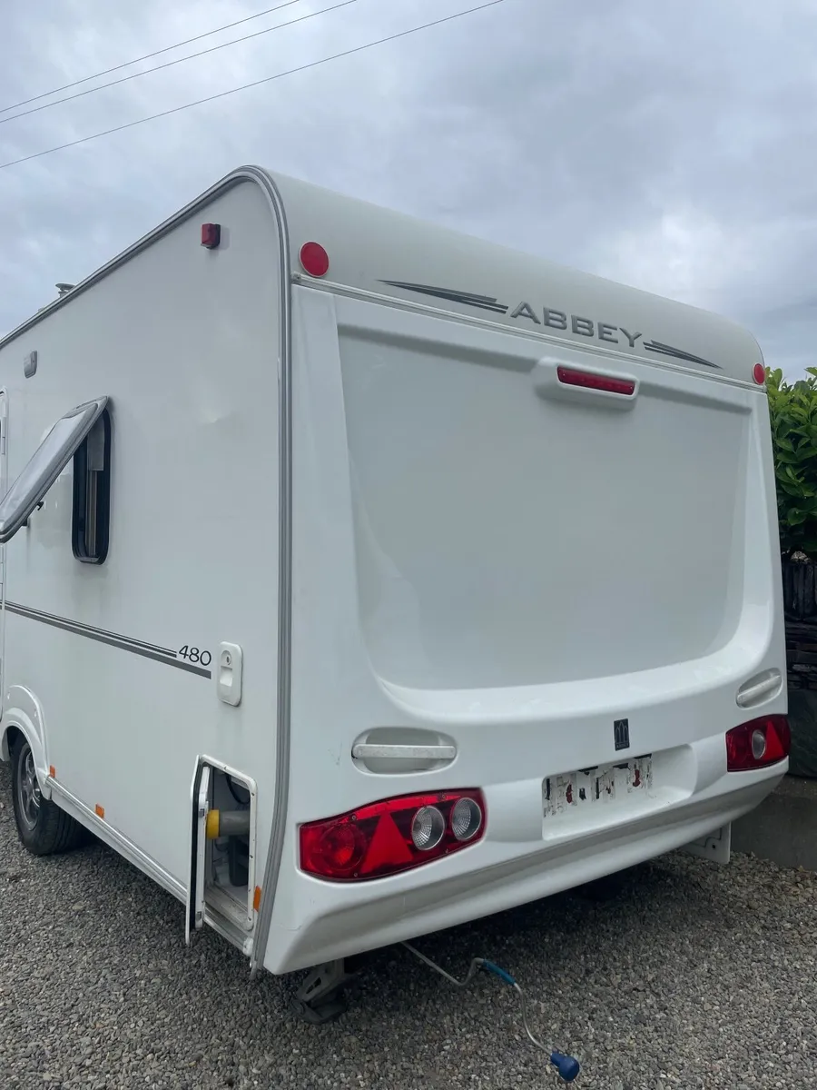 2007 fixed bed caravan - Image 2