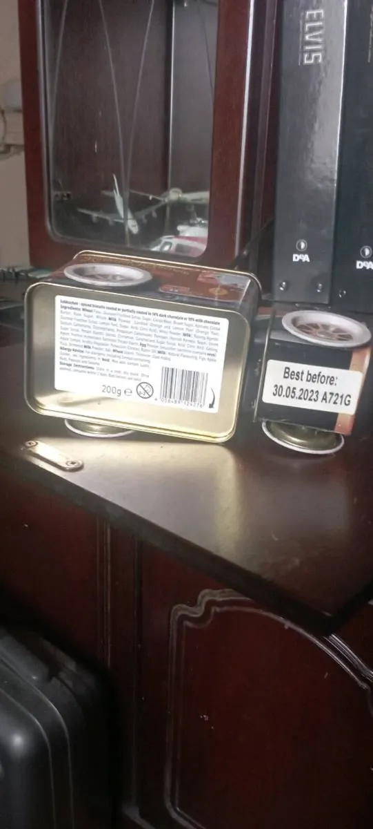 A SELECTED OF COLLECTIBLE VINTAGE EMPTY METAL TINS - Image 3
