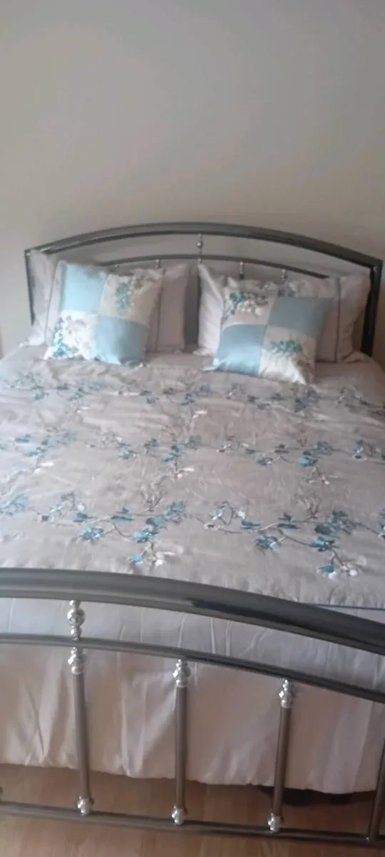 5ft bed with mattress and lockers to match - Image 1