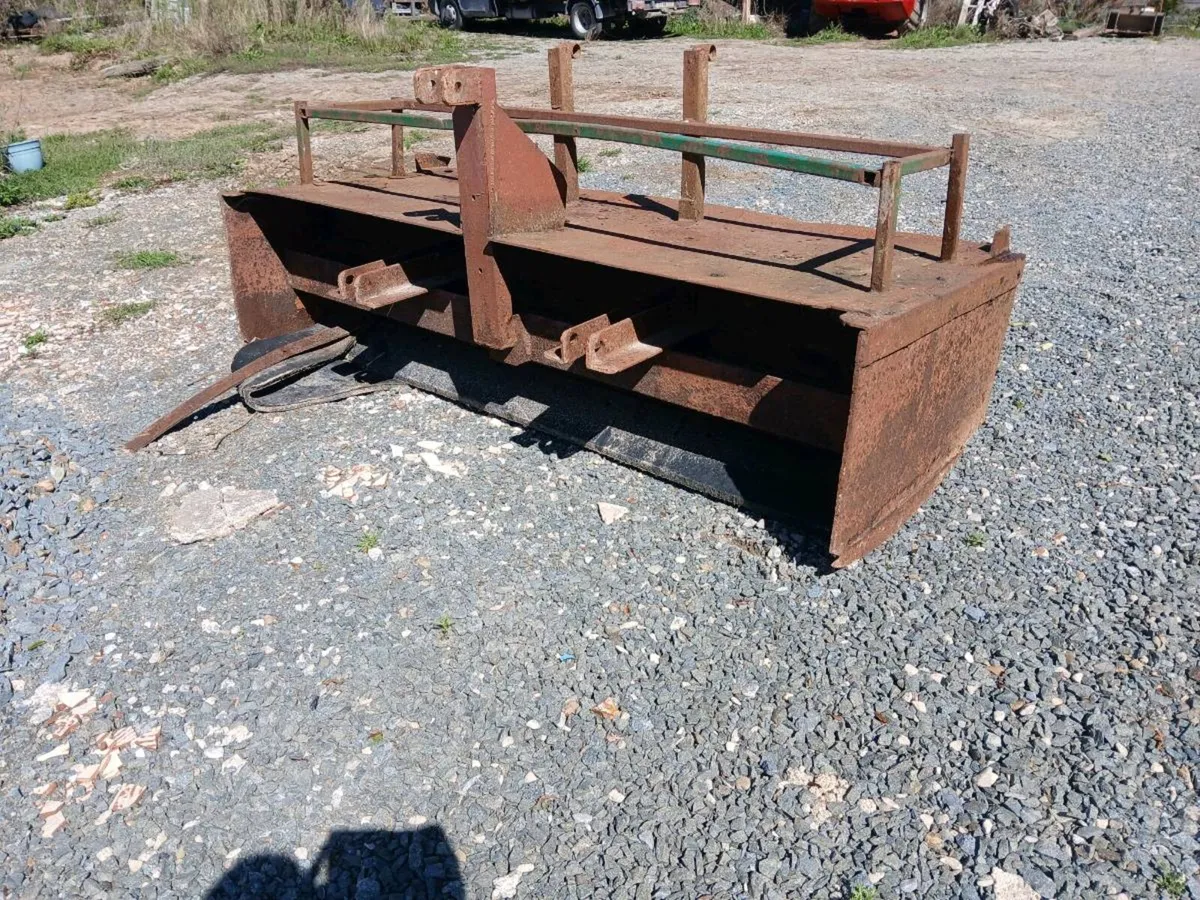 Cattle trailer,shear grab ,tanco chopper,yard scra - Image 3
