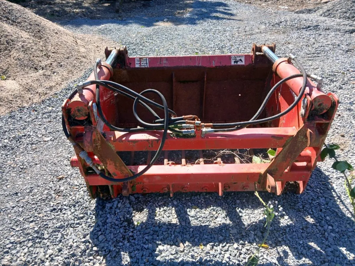 Cattle trailer,shear grab ,tanco chopper,yard scra - Image 2