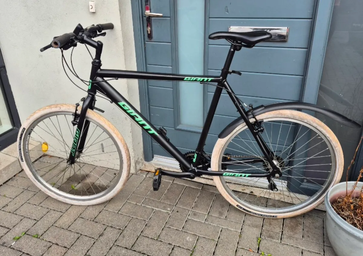 ADULTS GIANT BIKE BRAKES AND GEARS ARE WORKING PER - Image 1