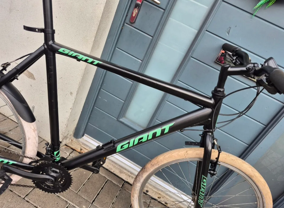 ADULTS GIANT BIKE BRAKES AND GEARS ARE WORKING PER - Image 4