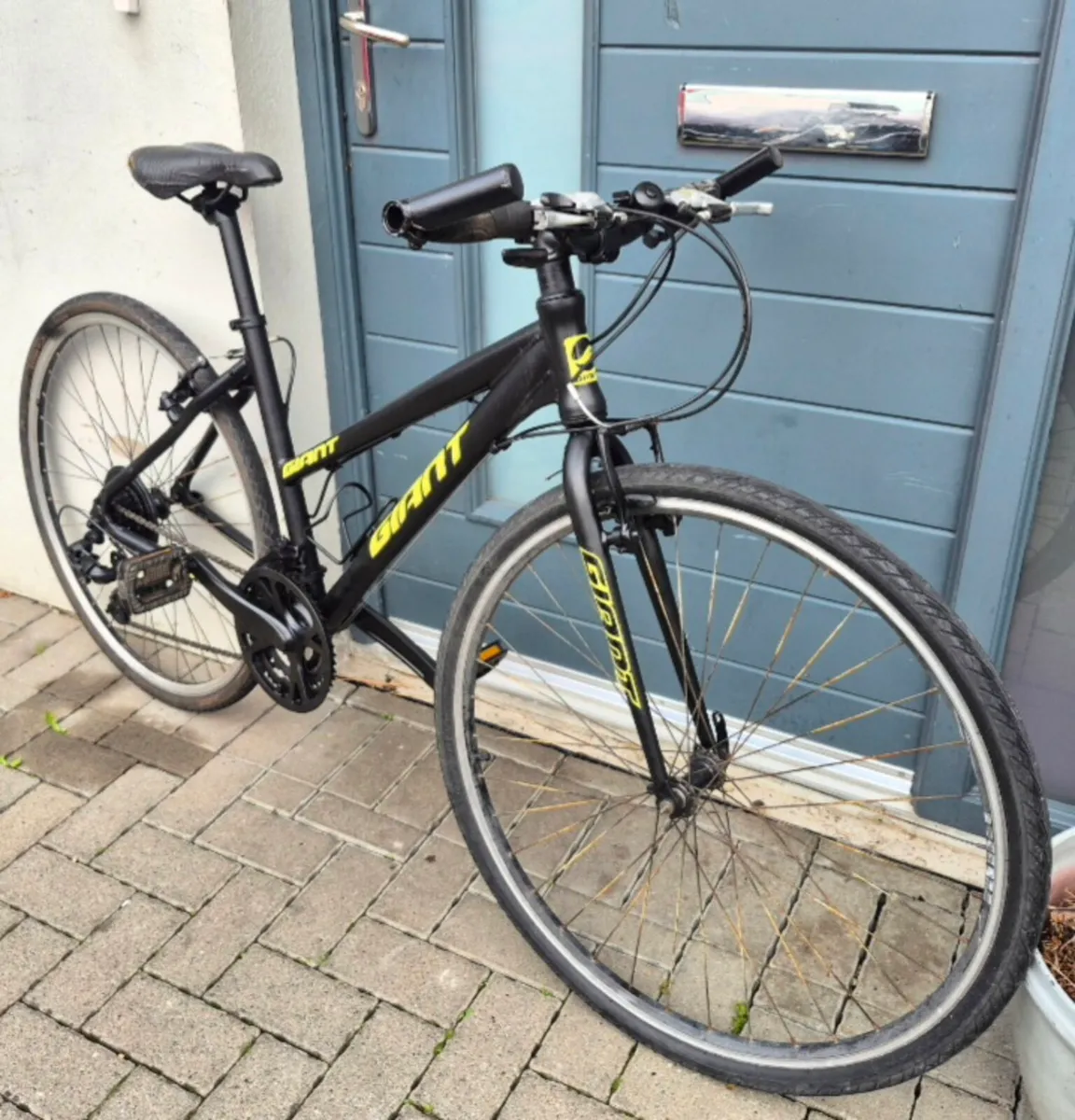ADULTS GIANT BIKE BRAKES AND GEARS ARE WORKING PER - Image 2