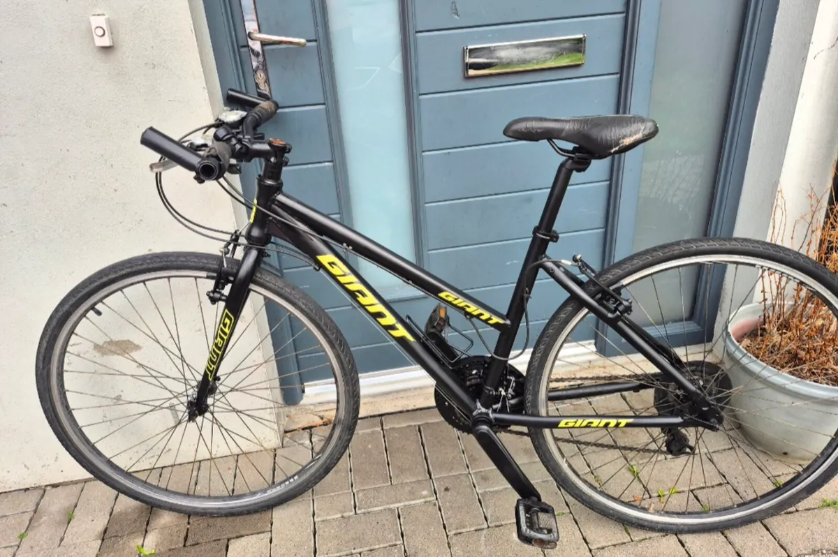 ADULTS GIANT BIKE BRAKES AND GEARS ARE WORKING PER - Image 4