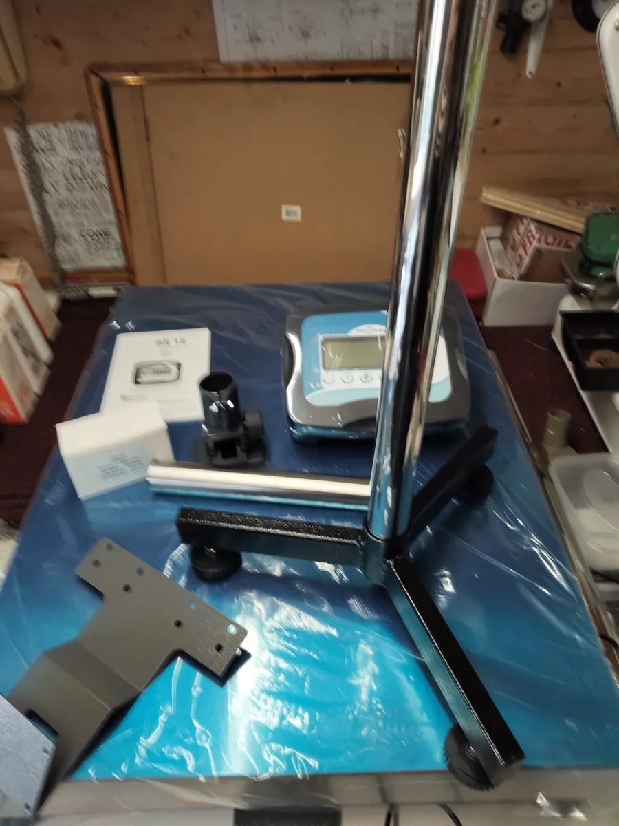 Large 300 Kgs platform weighing scales - Image 1