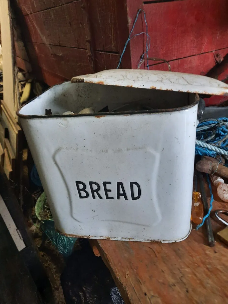 Vintage bread bin - Image 1