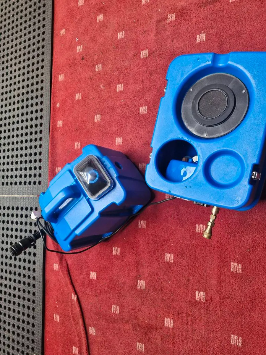 Carpet cleaning machine - Image 4