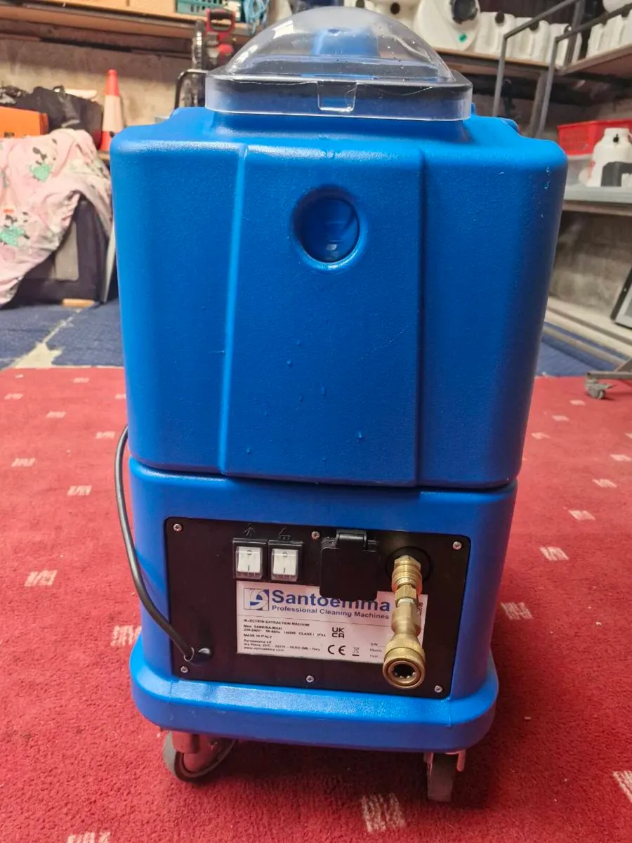 Carpet cleaning machine - Image 1