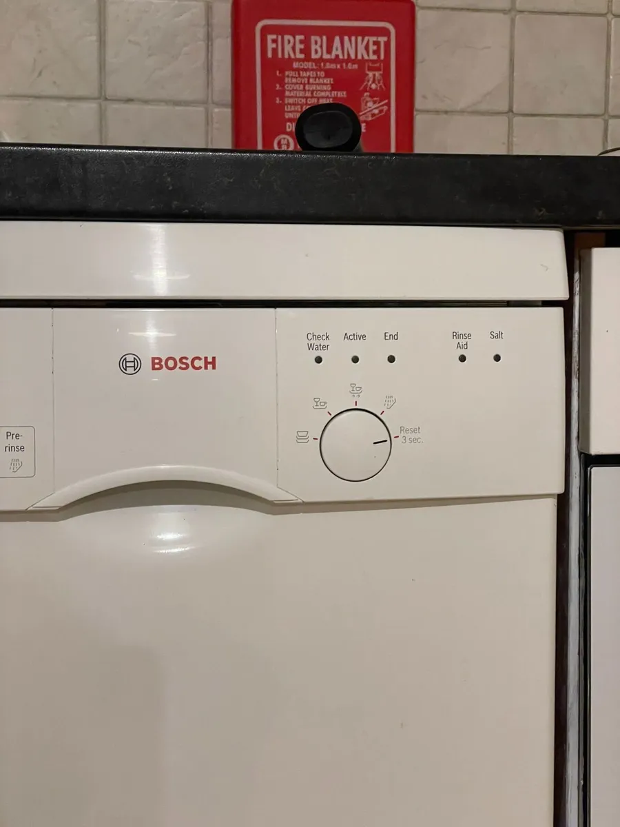 Bosch dishwasher €70 ONO - Image 2