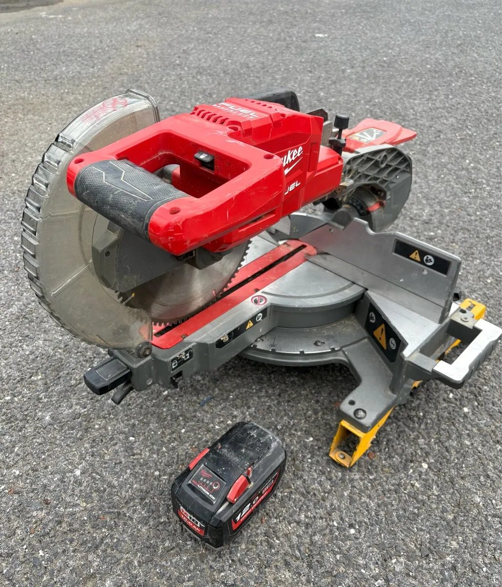 Milwaukee M18 sliding mitre saw + 12 amp battery - Image 2