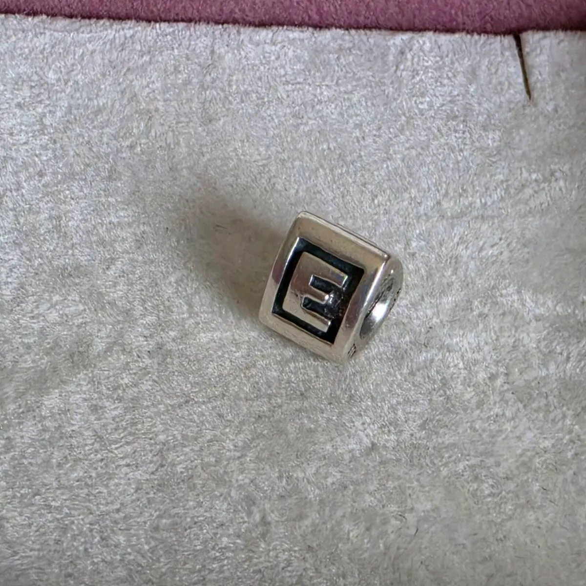 Pandora  charm   letter 'E' very good condition - Image 1