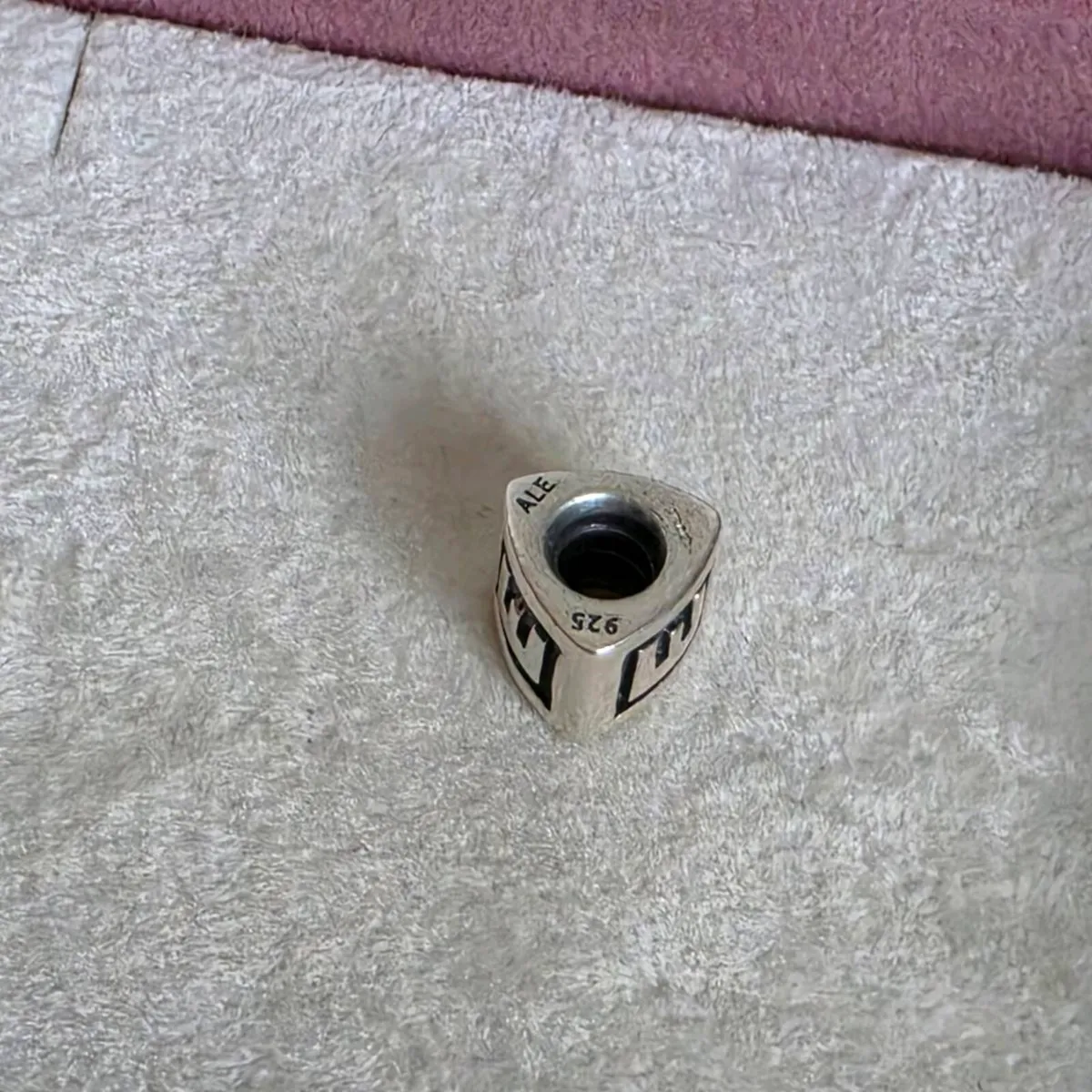 Pandora  charm   letter 'E' very good condition - Image 3