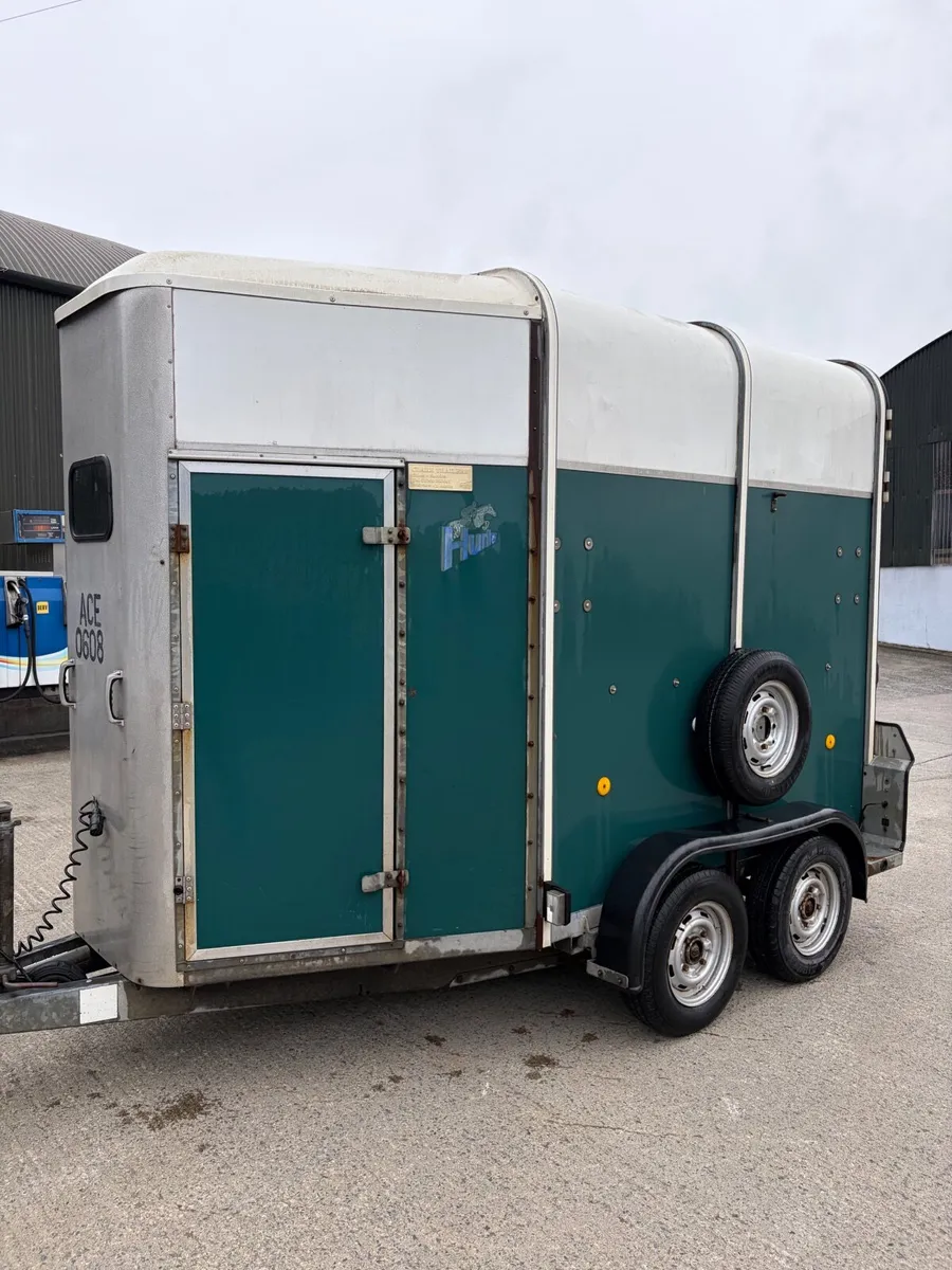 Horse box for sale - Image 1