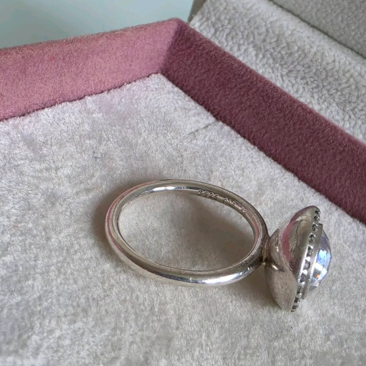 Pandora silver ring with large central clear - Image 4