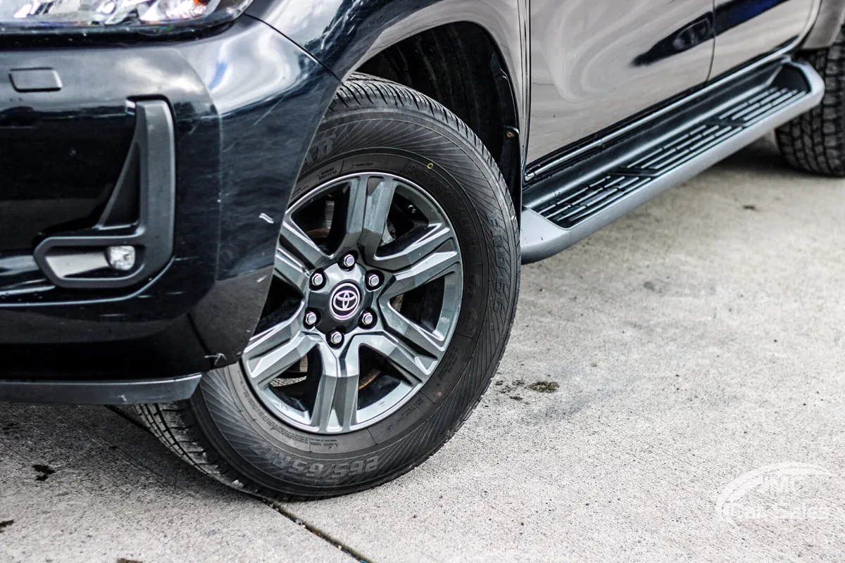 2022 TOYOTA HILUX 2.8L CREW CAB - Image 3