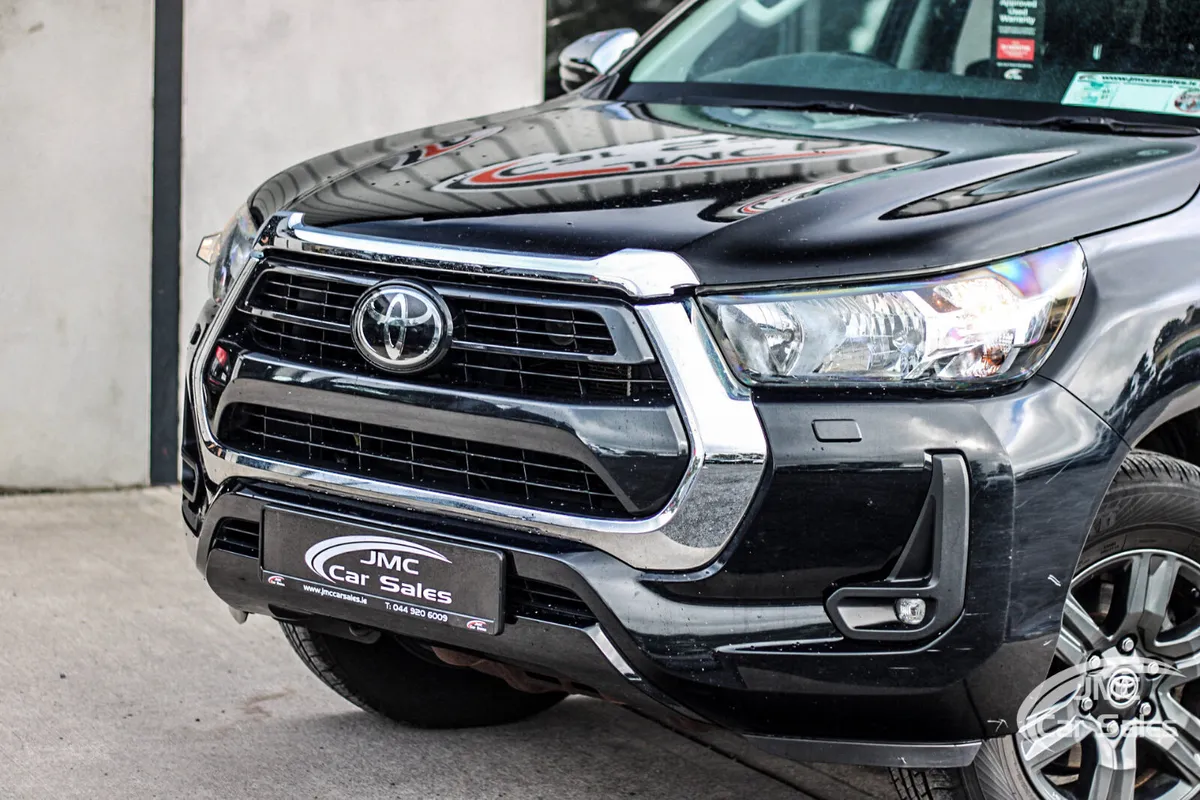 2022 TOYOTA HILUX 2.8L CREW CAB - Image 2