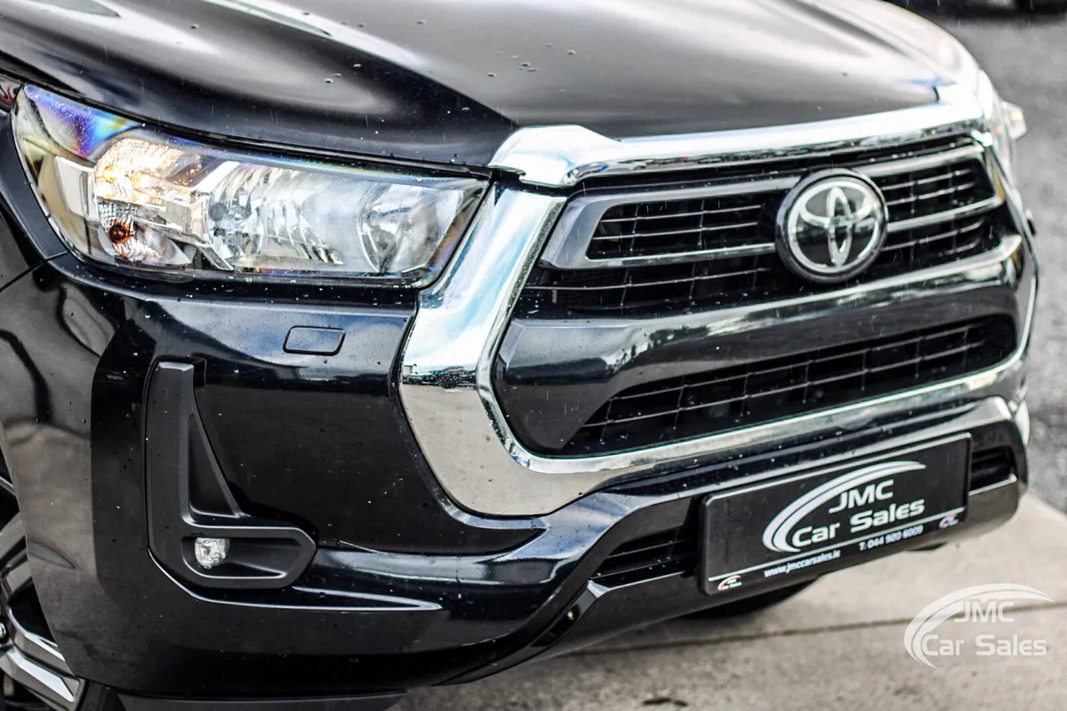 2022 TOYOTA HILUX 2.8L CREW CAB - Image 4