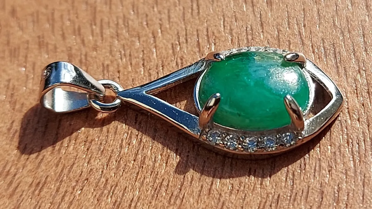 Emerald natural 1ct S925 Silver Pendant rhodium pl - Image 1