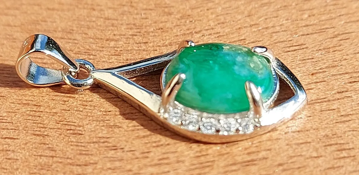 Emerald natural 1ct S925 Silver Pendant rhodium pl - Image 3