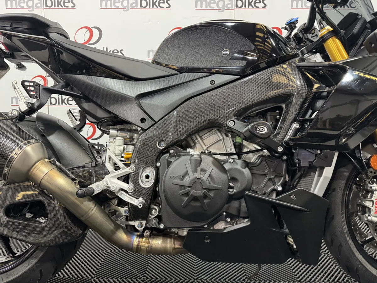 Aprilia Tuono V4 Factory 2025 - Image 3