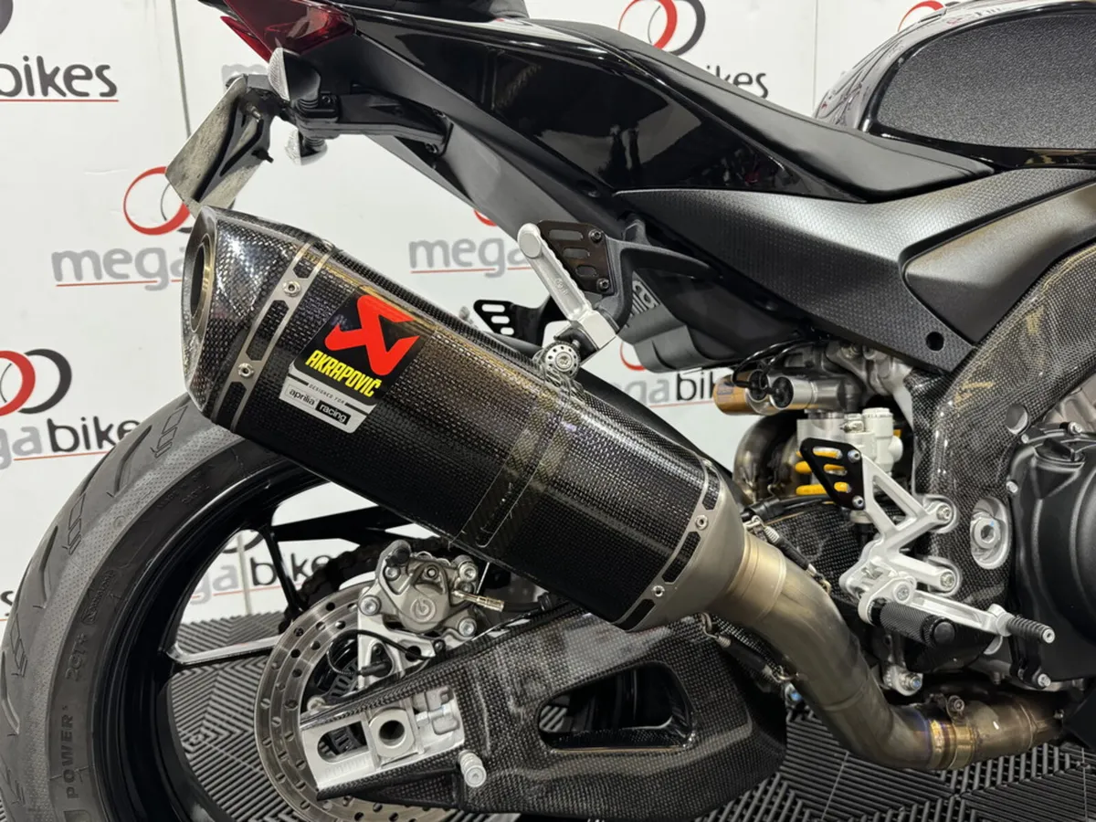 Aprilia Tuono V4 Factory 2025 - Image 4