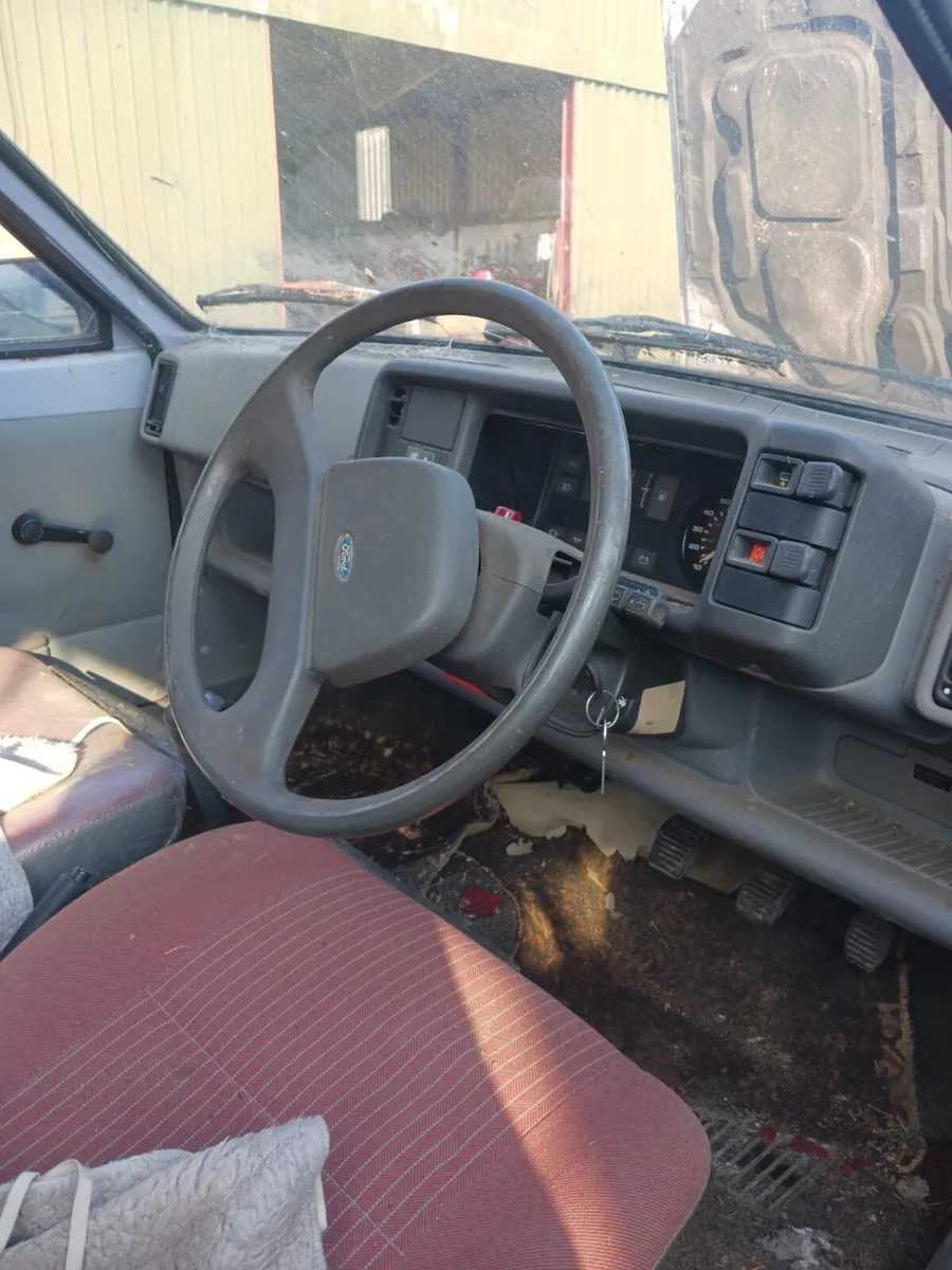 1984 Ford Fiesta - Image 4