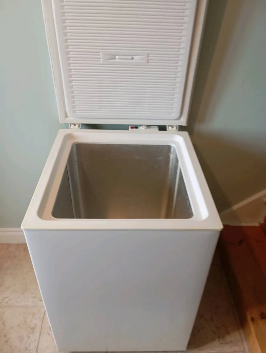 Whirlpool chest freezer - Image 2