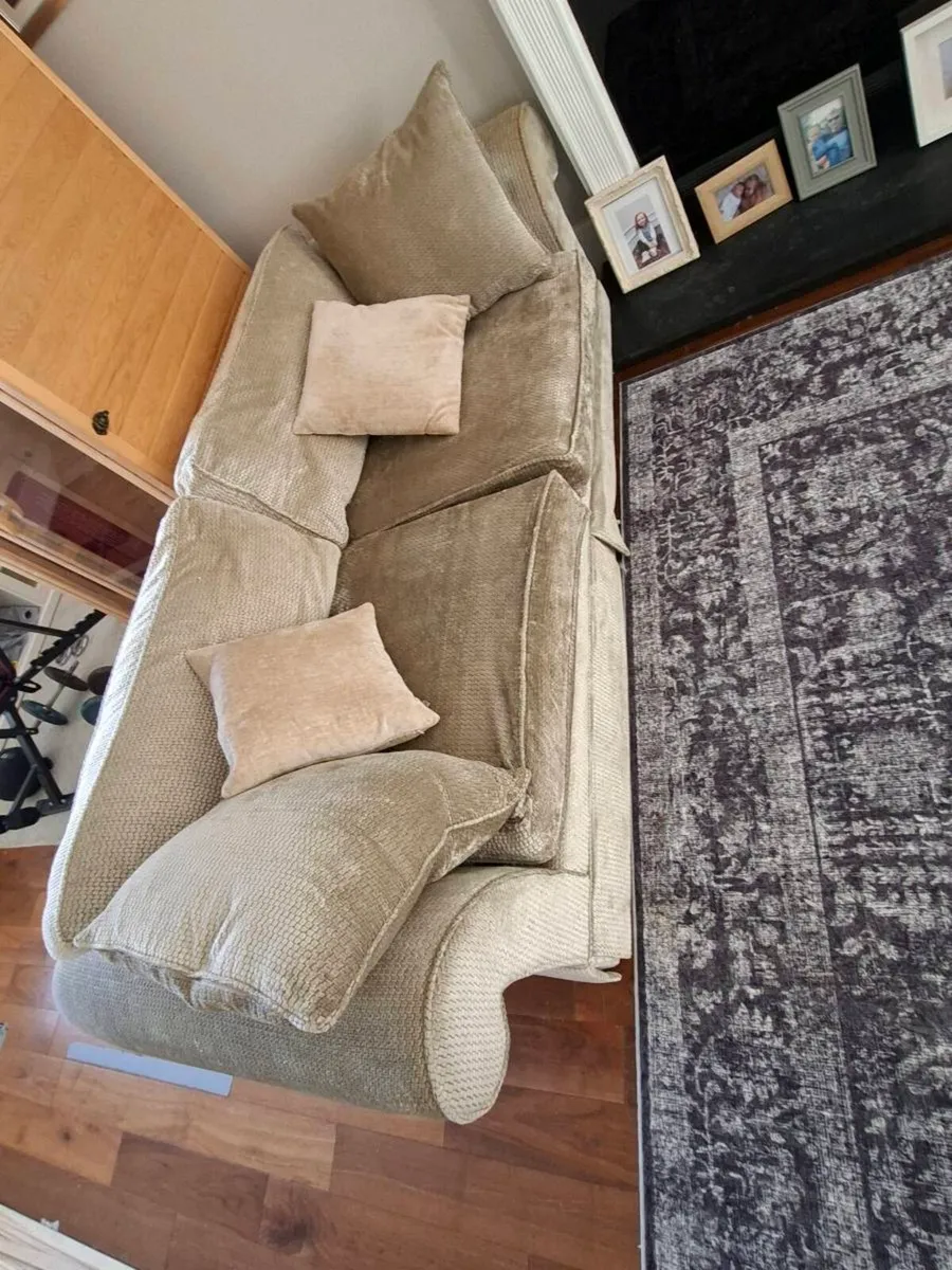 Three seater couch - Image 4