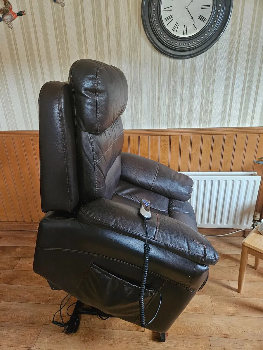 Rise recline seat - Image 1