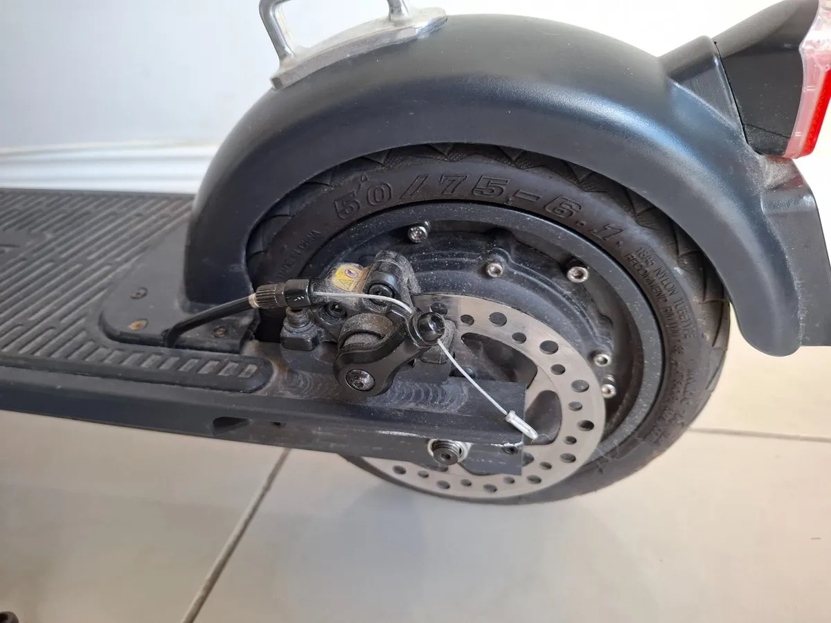 Carrera Electric Scooter – Low Use, Excellent Cond - Image 4