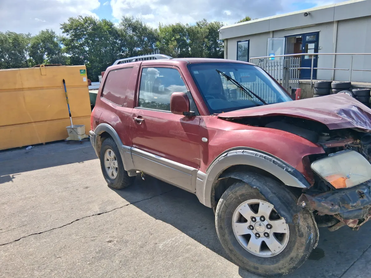 2004 MITSUBISHI PAJERO 2.5L Dsl (for parts only) - Image 3