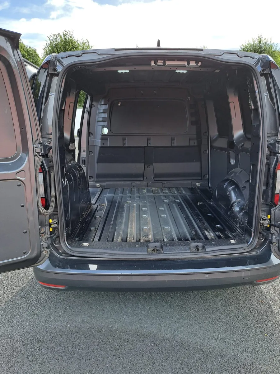232 VW CADDY CARGO - Image 2