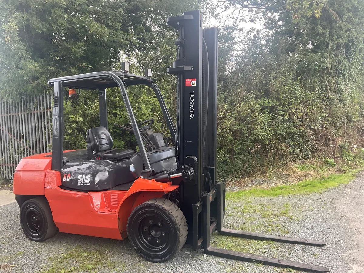 FORKLIFT - Image 2