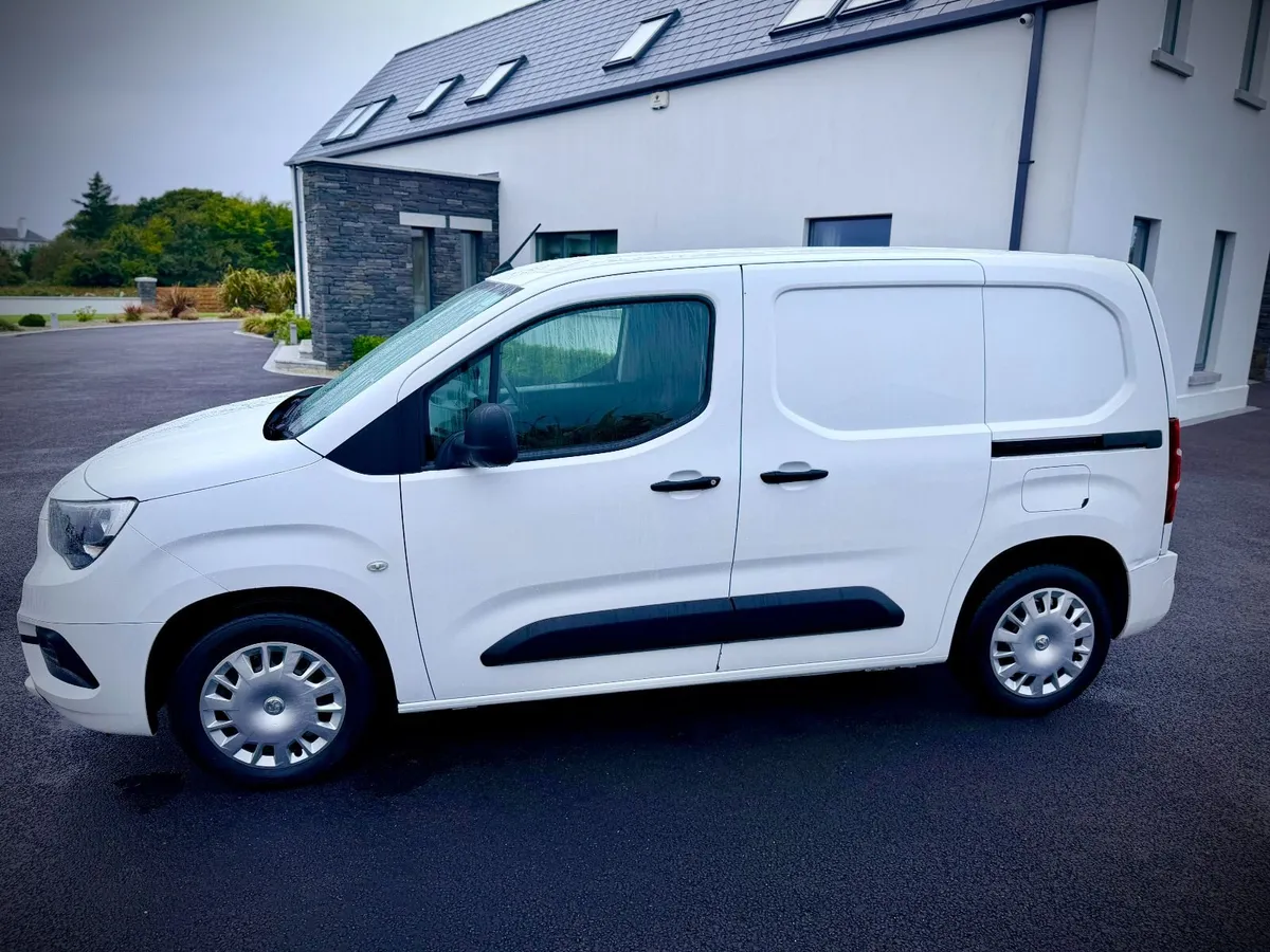 2020 Vauxhall Combo Sportive Van - no site work - Image 4