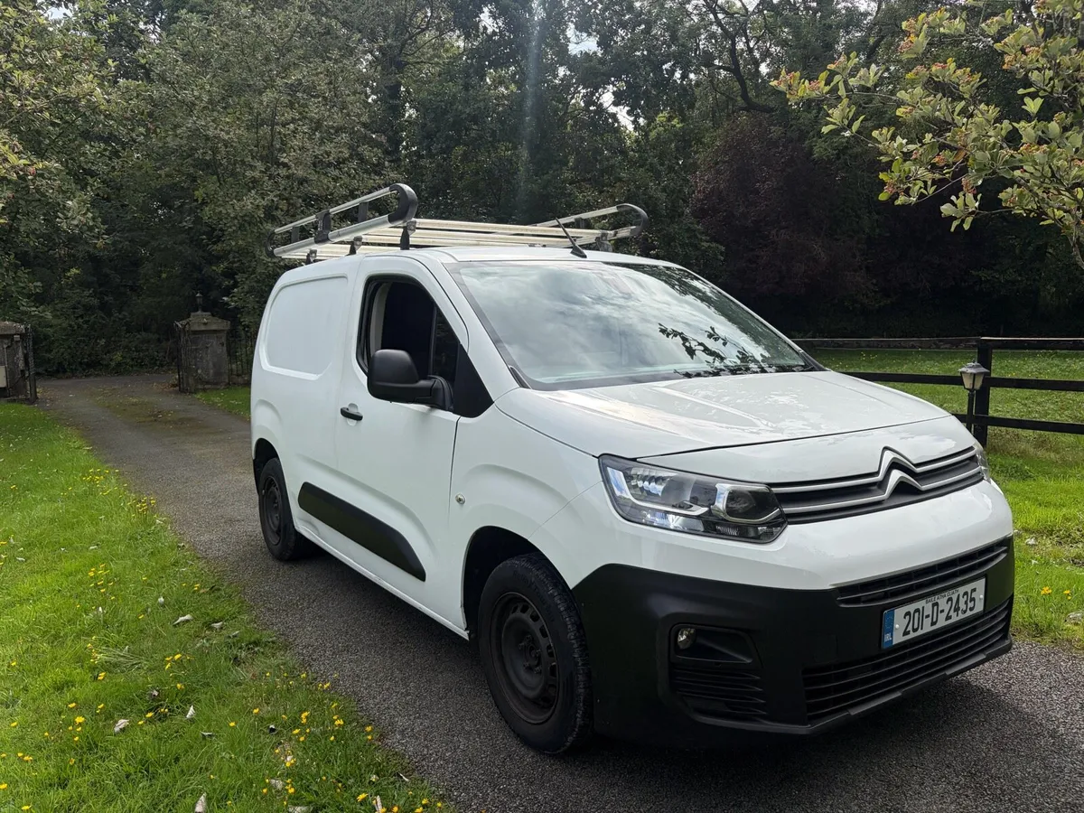 Citroen Berlingo 3 seater ,doe 09/27,tax 10/26 - Image 2