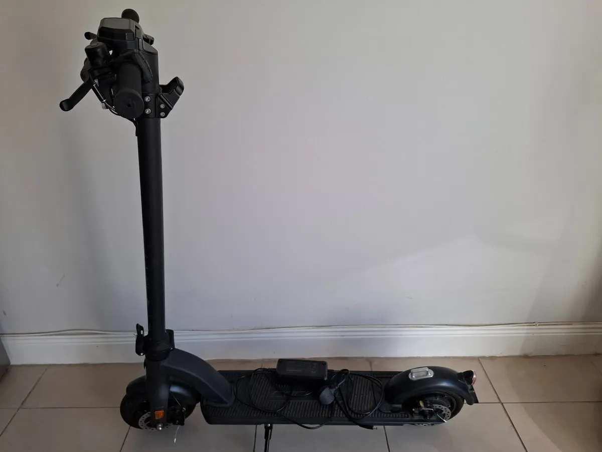 Carrera Electric Scooter – Low Use, Excellent Cond - Image 1