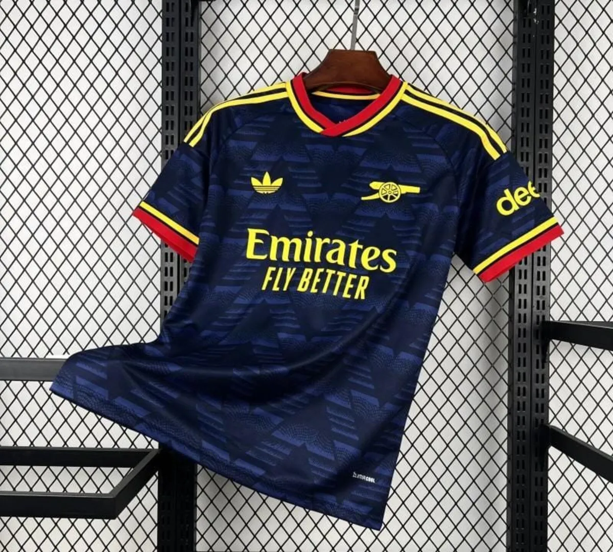 Arsenal football jersey - Image 2