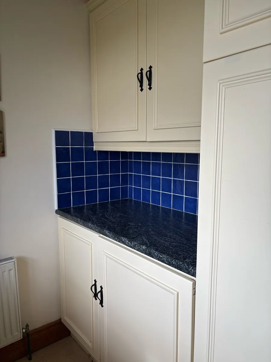 Utility Room Units, sink and integrated freezer - Image 2