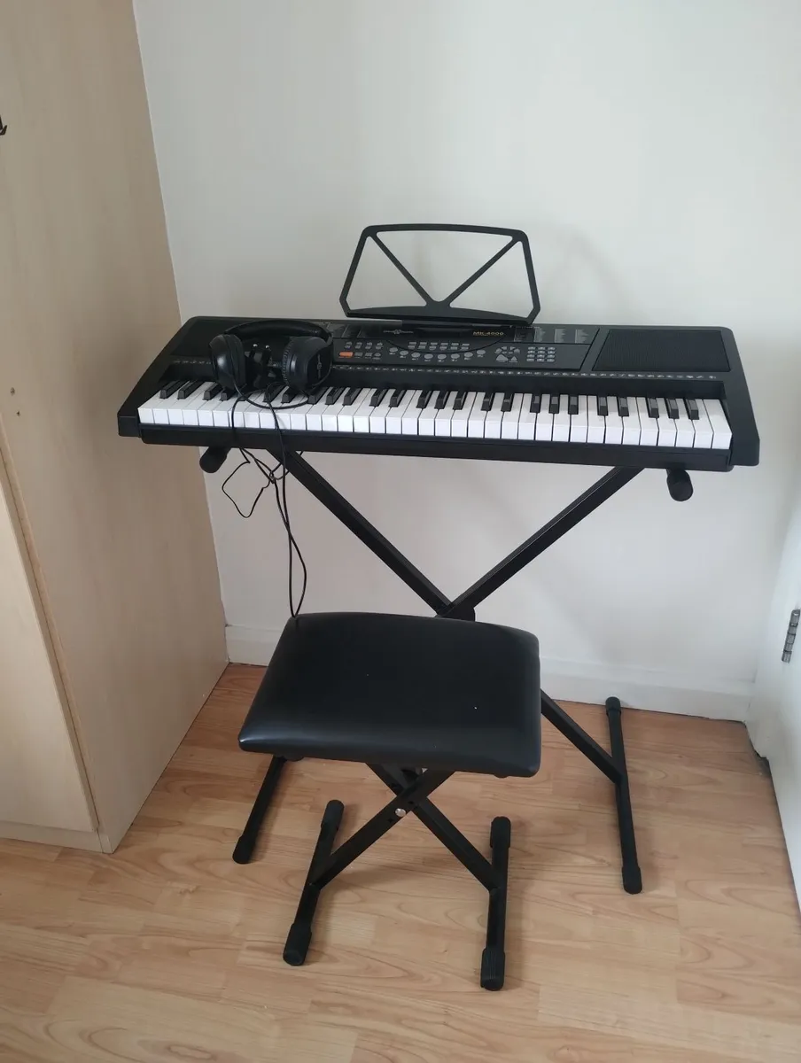 Electronic keyboard - Image 1