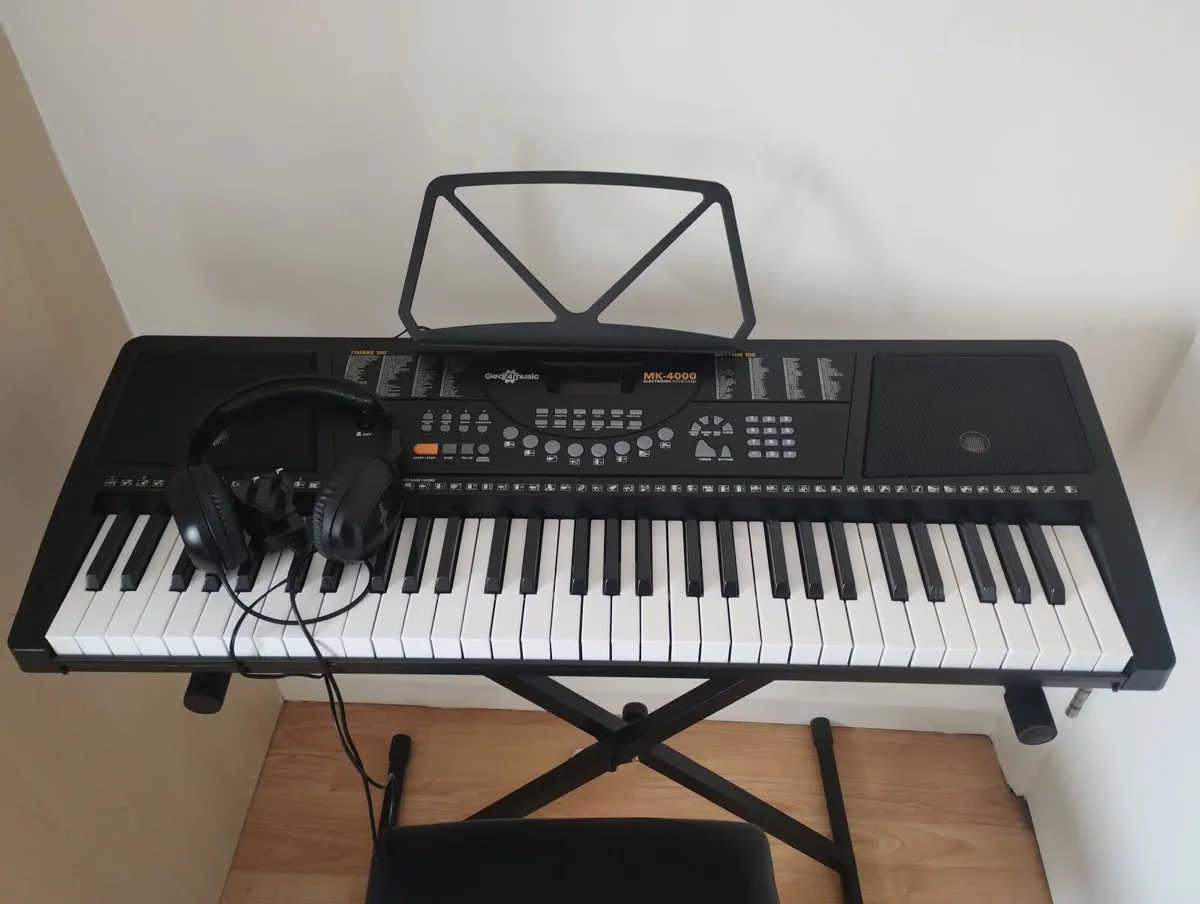 Electronic keyboard - Image 2