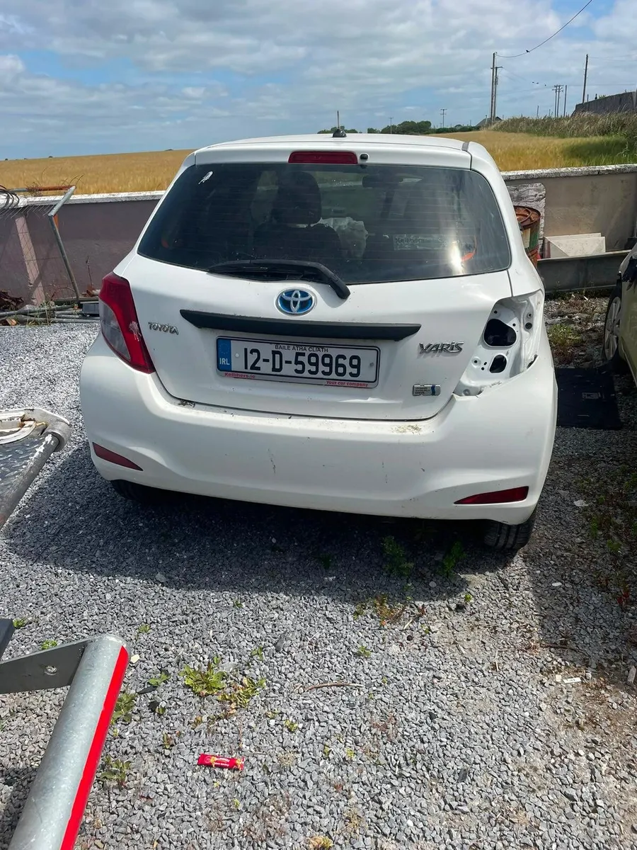 Toyota Yaris 1.5 hybrid - Image 2