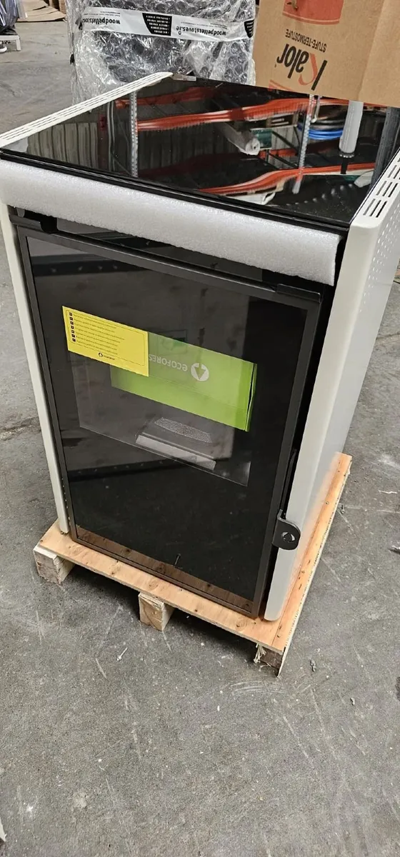 NEW 6Kw white wood pellet stove, perfect condition - Image 3